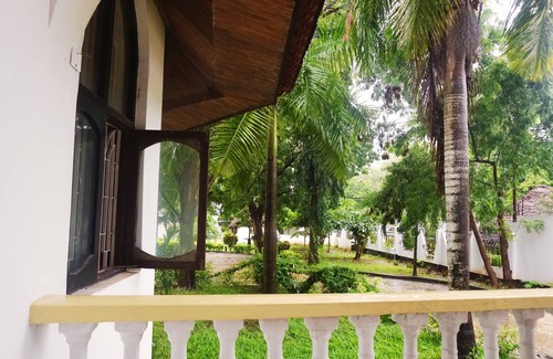 Kunduchi House | Majestic Beach Mansion with 6 Ensuite Rooms each with Balcony/Patio