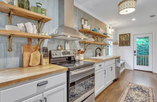 Midtown House | Majestic Carriage House Minutes from Downtown