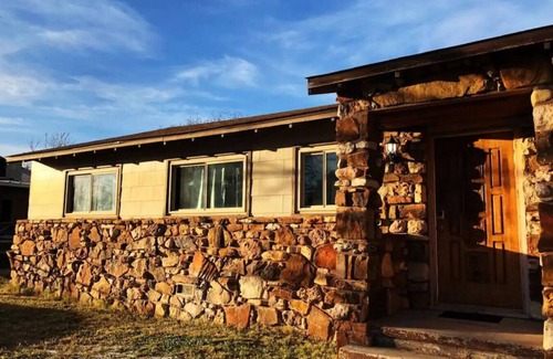 Carlsbad House | Majestic Hikers Retreat