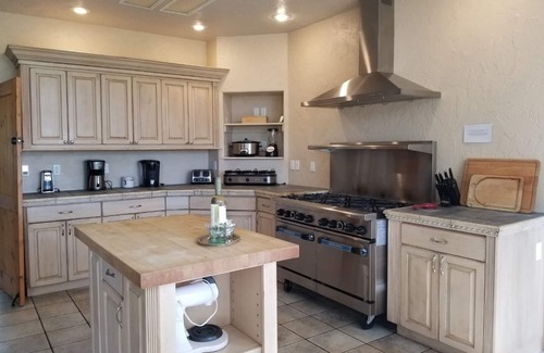 Woodland Park Cabin | Majestic Lodge only 22 miles from the base of Pike's Peak