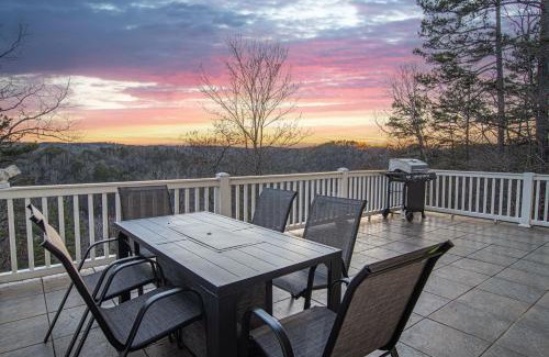 Ellijay House | MAJESTIC MOUNTAIN MANOR- Spectacular Mtn & River VIEWS, 5bed 4ba,Resort amenities