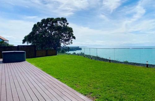 Arkles Bay House | Majestic Palm Cove