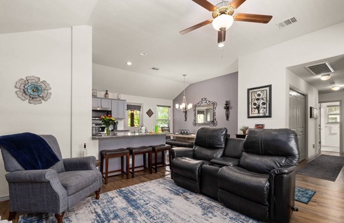 Canyon Lake House | Majestic Treehouse - Hot Tub - Backyard Living Oasis - Firepit, Grill, River Tubing Basecamp
