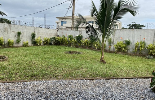 Ouidah House | Majestueuse Villa Tradi-moderne + Partie Independante ! Ideal Pour Groupes