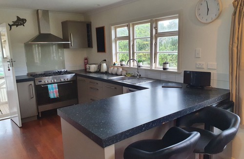 Gisborne House | Makaraka magic your home away from home.