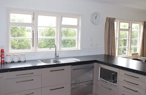Gisborne House | Makaraka magic your home away from home.