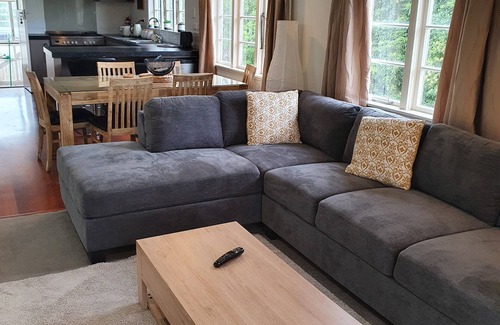 Gisborne House | Makaraka magic your home away from home.