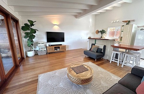 Tugun House | Make some memories at this unique & pet friendly holiday home