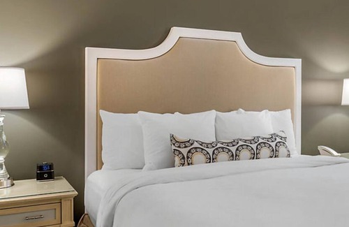 Crownridge of Texas Hotel | Make your Final Four Special at Eilan Resort!