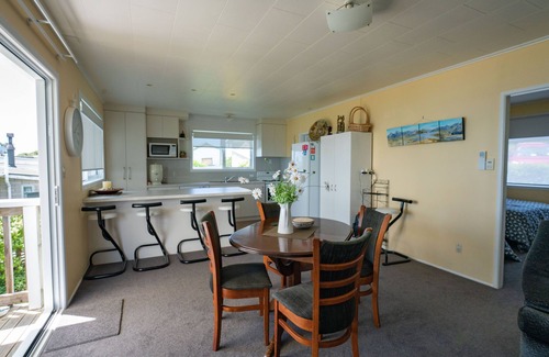 Maketu Cottage | MAKETU SEA MAGIC "BACH RETREAT"