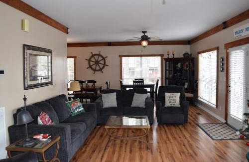 Cullman House | Makin MEMORIES: with Dock/Hot Tub/Cable Internet