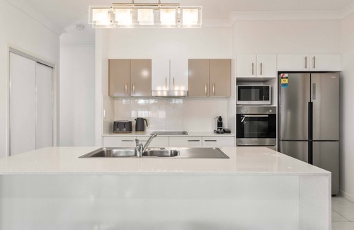 Mount Coolum House | Makin' Waves l Walk to the beach in 2 mins! Heated pool!