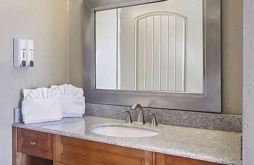 Mesa Verde National Park Hotel | Making The Best Memories Along The Way! Free Parking, Onsite Lounge, Restaurant