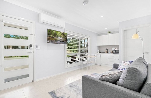 Louth Park Apartment | Mala Retreat, Shiraz-Chardonnay Rooms Sleeps 7