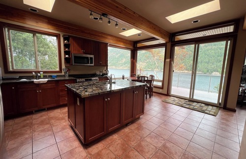 Juan de Fuca Electoral Area House | Malahat unique waterfront three bedrooms villa