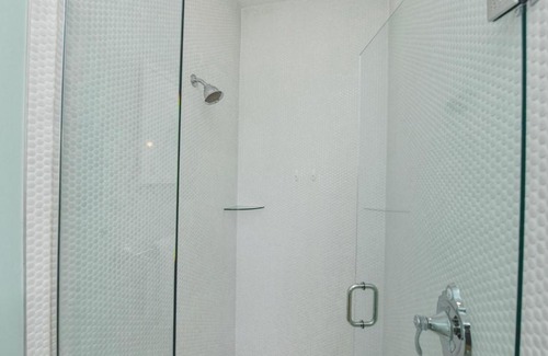 Holmes Beach House | Malibu Beach by AMI Locals