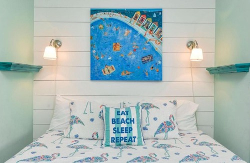 Holmes Beach House | Malibu Beach by AMI Locals