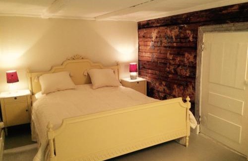Varberg House | Malistorpets Rosor Bed & Kitchen