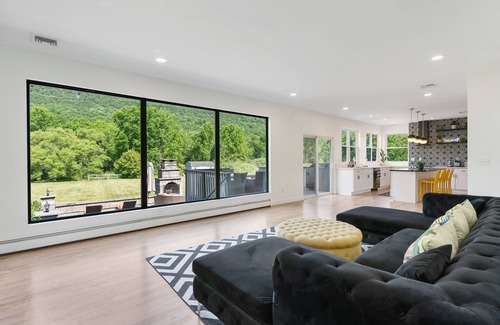 Highland Mills Villa | Malkita Aria: Mountainview Escape with Postcard-Perfect Scenery