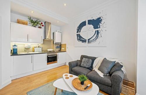 South Acton Apartment | Mallard Suite with Parking Duckling Stays
