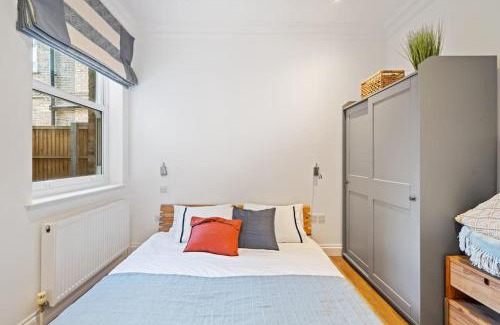 South Acton Apartment | Mallard Suite with Parking Duckling Stays