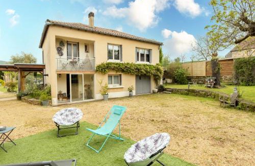 Saint-Julien-de-Lampon House | Maloan, gite avec piscine