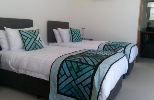 Coles Bay Bed & Breakfast | Malting Lagoon Guest House