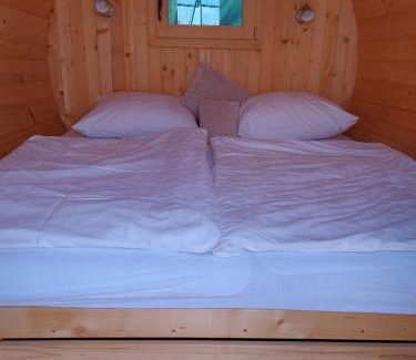 Pazmand Resort | MANÓ HORDÓHÁZAK