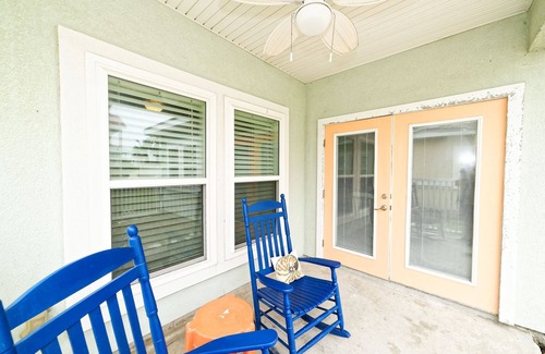 Safe Harbor House | MAN CAVE GARAGE ! Great for 2 couples or a small family. Ground Floor. Shared Pool. King bed