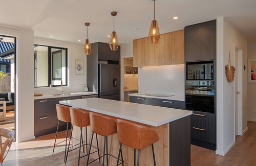 Mapua House | Mana Nalu - Mapua Holiday Home with Heated Pool And Just Steps From Mapua Wharf