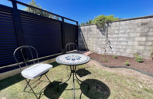 Orewa House | Manaaki Tiny House 200m from Orewa Beach