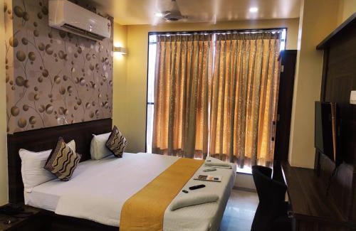 Satara Hotel | Manasi Pride