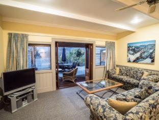 Lower Shotover Cabin | Manata Homestead & Lodge