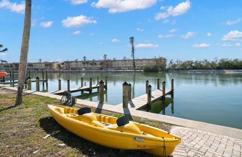 Siesta Key Apartment | Manatee Key-Waterfront Minutes to Turtle Beach