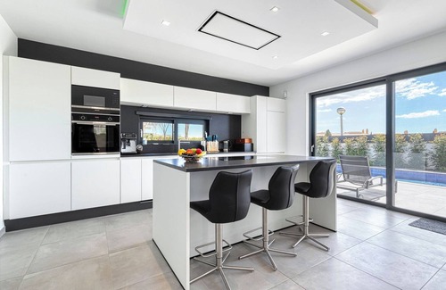 Mato Serrao Villa | Manatee Modern & Luxurious villa
