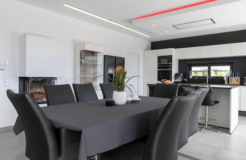 Mato Serrao Villa | Manatee Modern & Luxurious villa
