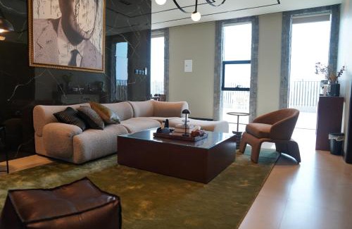 Hera Street Apartment | Manazel AL-Diriyah - ALZahra 2BR Stylish Stay 75TV 35