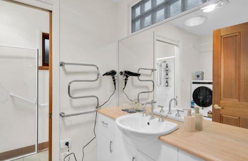 Launceston CBD Apartment | Manee's On Elphin