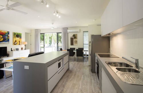 Craiglie Villa | "Mango Beach" Port Douglas Private Seaside Villa