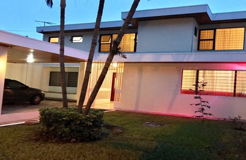 Pavas House | Mango Boulevard Hotel