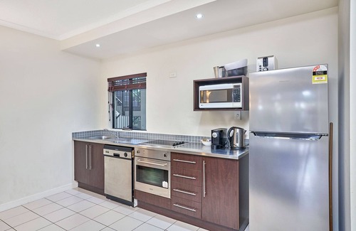 Palm Cove Apartment | Mango Resort 1 Bedroom ground floor apartment with direct pool access
