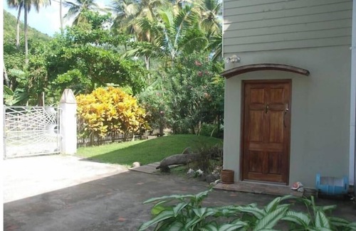 Choiseul Quarter Cottage | Mango Splash