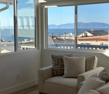 Sand Section Apartment | Manhattan Beach Modern Panoramic Sea View