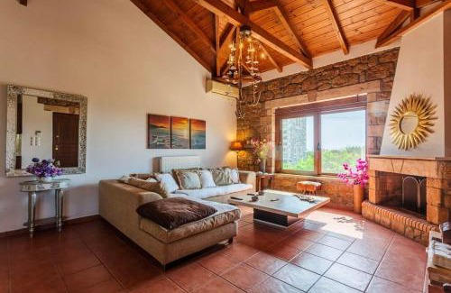 Riglia Apartment | Mani's Aura Seaside-Spacious Summer Retreat