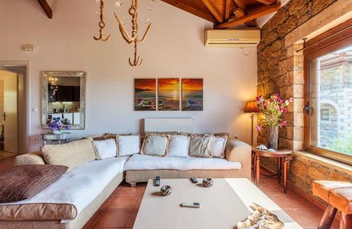 Riglia Apartment | Mani's Aura Seaside-Spacious Summer Retreat