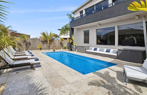 Torquay House | Manna Blu – A stylish coastal retreat with modern comforts and easy access to beaches and cafes