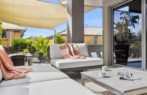 Torquay House | Manna Blu