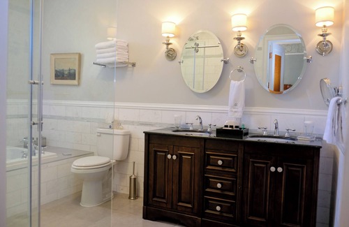 Montebello Hotel | Manoir Chamberland (Adults Only, No Pets)