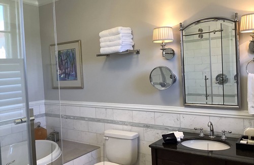 Montebello Hotel | Manoir Chamberland (Adults Only, No Pets)