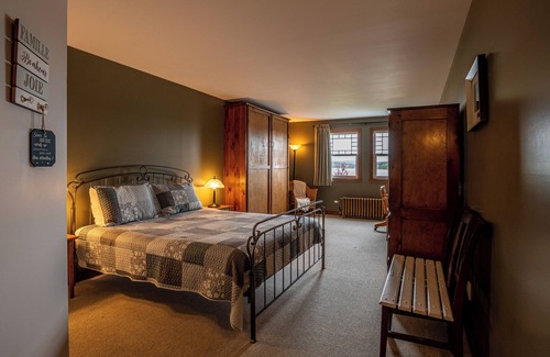 Lac-Megantic Hotel | Manoir D'orsennens